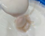 A picture of step 2 of Strawberry parfait.