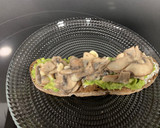 Foto del paso 2 de la receta: Tosta saludable de aguacate y champiñones portobello
