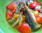 A picture of step 8 of Pindang Ikan Kembung / Clear Turmeric Fish Soup.
