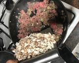 Foto del paso 2 de la receta: Canelón de lechuga con picado de ternera, champiñones y salsa de pimientos