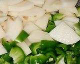 फ्राई शिमला मिर्च की सब्जी(fry shimla mirch ki sabzi recipe in hindi) रेसिपी चरण 1 फोटो