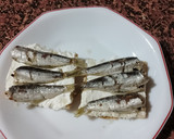 Foto del paso 2 de la receta: Tosta de sardinillas