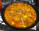 Foto del paso 4 de la receta: Paella de cigalas gambones almejas y sepia