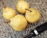 Une image de l'étape 1 de Poire pochée betterave chocolat noir 🍐🍫.