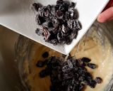 Foto del paso 3 de la receta: 👩🍳Muffins de vainilla y pasas (Receta fácil)