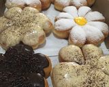 Foto langkah ke 6 dari resep Donat bunga.