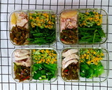 減脂便當(青椒菇菇、小黃瓜玉米、雞肉、燙炒青菜)的食譜步驟8照片