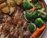 Foto langkah ke 7 dari resep Roasted Chicken w/ white sauce & vegetables.