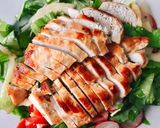 Hình bước làm 2 của món Salad Ức Gà Áp Chảo Sốt Mù Tạt