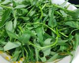 Hình bước làm 1 của món Rau muống xào tỏi