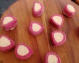 A picture of step 5 of Flower Samosas.