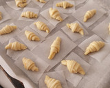 Foto del paso 10 de la receta: Mini croissants con masa brioche rellenos de crema y coulis de arándanos