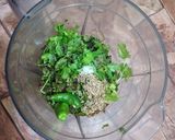 A picture of step 2 of Hari chutney.