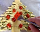 Sajtos/spenótos töltött Karácsonyfa, leveles tésztából recept fázis 4 fotója