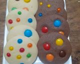 Foto del paso 6 de la receta: Cookies de manteca con chips de chocolate y rocklets