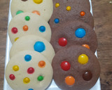 Foto del paso 6 de la receta: Cookies de manteca con chips de chocolate y rocklets