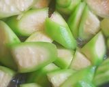 รูปขั้นตอนการทำที่ 2 ของ บวบผัดไข่