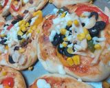 صورة لخطوة 3 من وصفة ميني بيتزا 🍕🤷🏻‍♀️