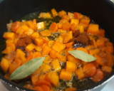 Foto del paso 4 de la receta: Estofado de solomillo de cerdo con patatas y calabaza