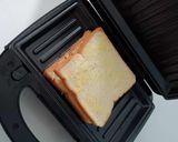 Foto langkah ke 3 dari resep Roti Sandwich Pisang-Keju-Coklat Kilat.