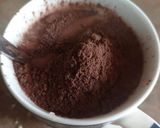 A picture of step 3 of Marie biscuit cold cake.