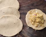 A picture of step 3 of Sattu Ki Kachori.