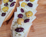 Foto del paso 2 de la receta: Panini con queso y aceitunas