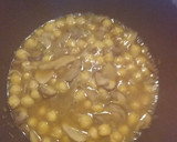 Foto del paso 3 de la receta: Garbanzos con queso camembert y setas variadas