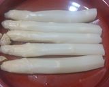 Foto del paso 1 de la receta Espárragos gratinados con jamón y queso Edam