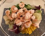 A picture of step 4 of Avocado & prawns salad.