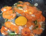 Foto langkah ke 4 dari resep Tumis sawi putih wortel dan orak arik telur.
