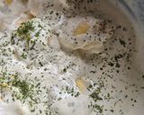 Une image de l'étape 3 de Raviolis frais au chèvre et miel 🍯 avec sa sauce ails et fines herbes.