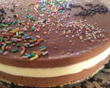 Foto del paso 4 de la receta: Tarta de tres chocolates (sin horno)