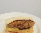 Foto langkah ke 4 dari resep Pork and Egg Sandwich.