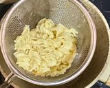 Foto langkah ke 6 dari resep Indomie Goreng Spesial plus Ebi Furai.