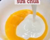 Hình bước làm 2 của món Bánh bông lan nho khô không cần lò nướng