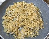 Foto del passaggio 1 della ricetta Orzotto ai funghi porcini e speck croccante