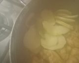 A picture of step 2 of Steam chicken with cream round potatoes.