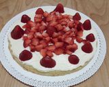 Pas rețetă Tort simplu cu mascarpone, ciocolată albă și căpșuni 10 fotografie