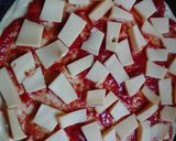صورة لخطوة 2 من وصفة بيتزا بالجبن ☺😋🧀🍕🍕