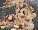 Foto langkah ke 2 dari resep Tumis daun Pakis Udang.
