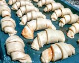 Foto del paso 5 de la receta: MEDIALUNAS🥐Rellenas, rebozadas con Canela...!😋