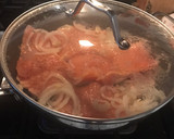 Foto del paso 3 de la receta: Salmón con cebolla y Ensalada Rusa