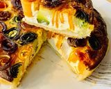 Foto del passaggio 5 della ricetta Torta di ricotta con roselline di verdure miste