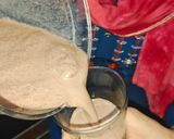 A picture of step 2 of Banana chocolate shake recipe.