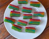 Foto langkah ke 12 dari resep Rainbow Cenil – Cenil Singkong Lapis Warna, Kenyal & Legit.