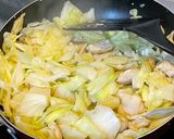 鹽麴雞炒高麗菜的食譜步驟4照片