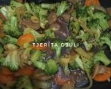 Foto langkah ke 3 dari resep Tumis Bakso Brokoli.