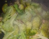 Foto del paso 3 de la receta Gratín de champiñones y calabacín escabechado con brécol
