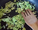Foto del paso 1 de la receta: Ensalada tibia con pollo y puerro